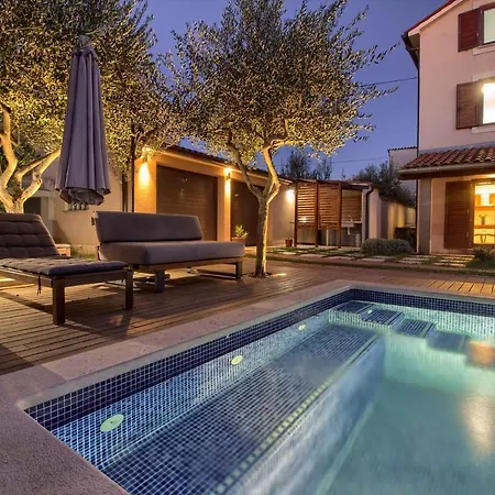 Charming Donatella With Private Pool In Pula Šišan