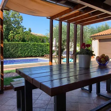 Charming Donatella With Private Pool In Pula Villa