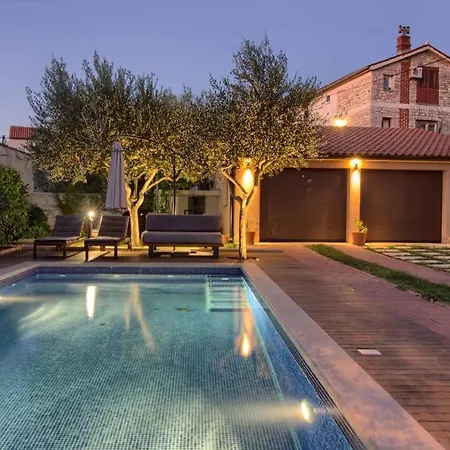 Charming Donatella With Private Pool In Pula *