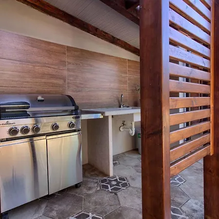 Vila Charming Donatella With Private Pool In Pula