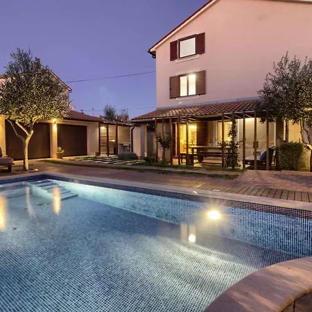 Charming Donatella With Private Pool In Pula