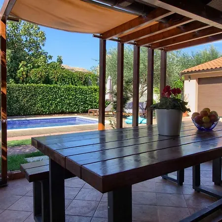 Charming Donatella With Private Pool In Pula Villa