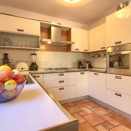 فيلة Charming Donatella With Private Pool In Pula *