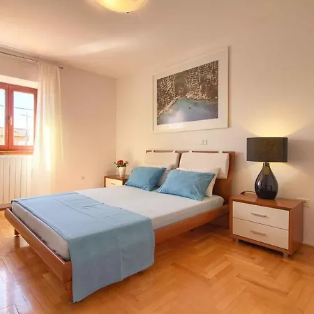 فيلة Charming Donatella With Private Pool In Pula