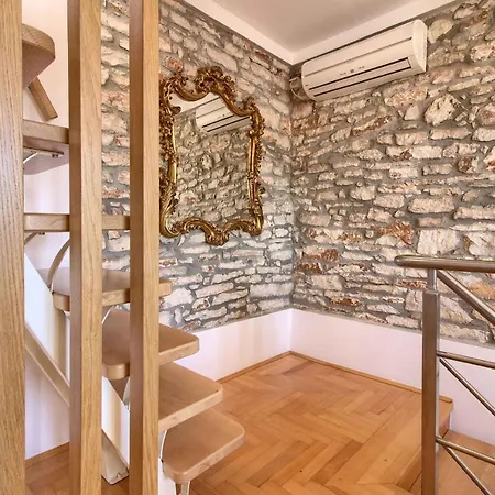 Charming Donatella With Private Pool In Pula Villa