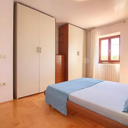 فيلة Charming Donatella With Private Pool In Pula