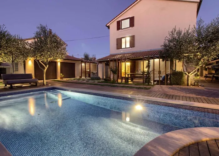 Charming Donatella With Private Pool In Pula